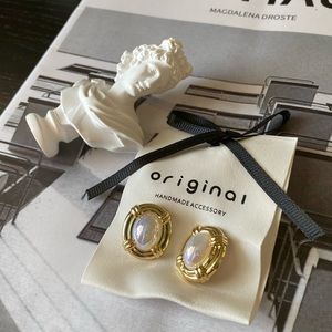 Stunning gold plated earrings